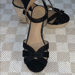 American Eagle black wedges